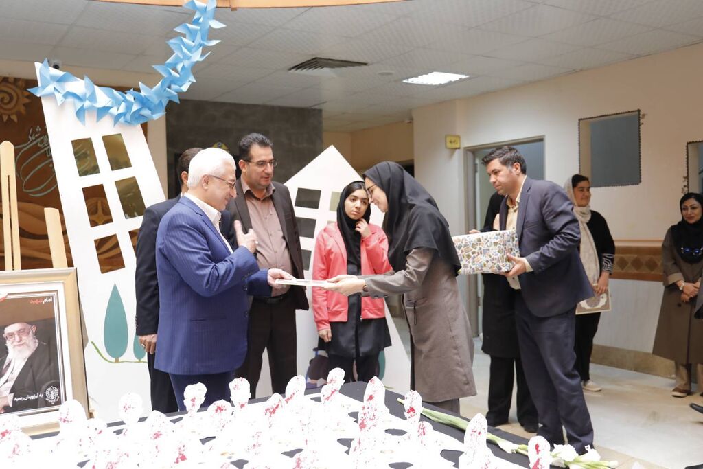 تجلیل از برگزیدگان کانون پرورش فکری استان 