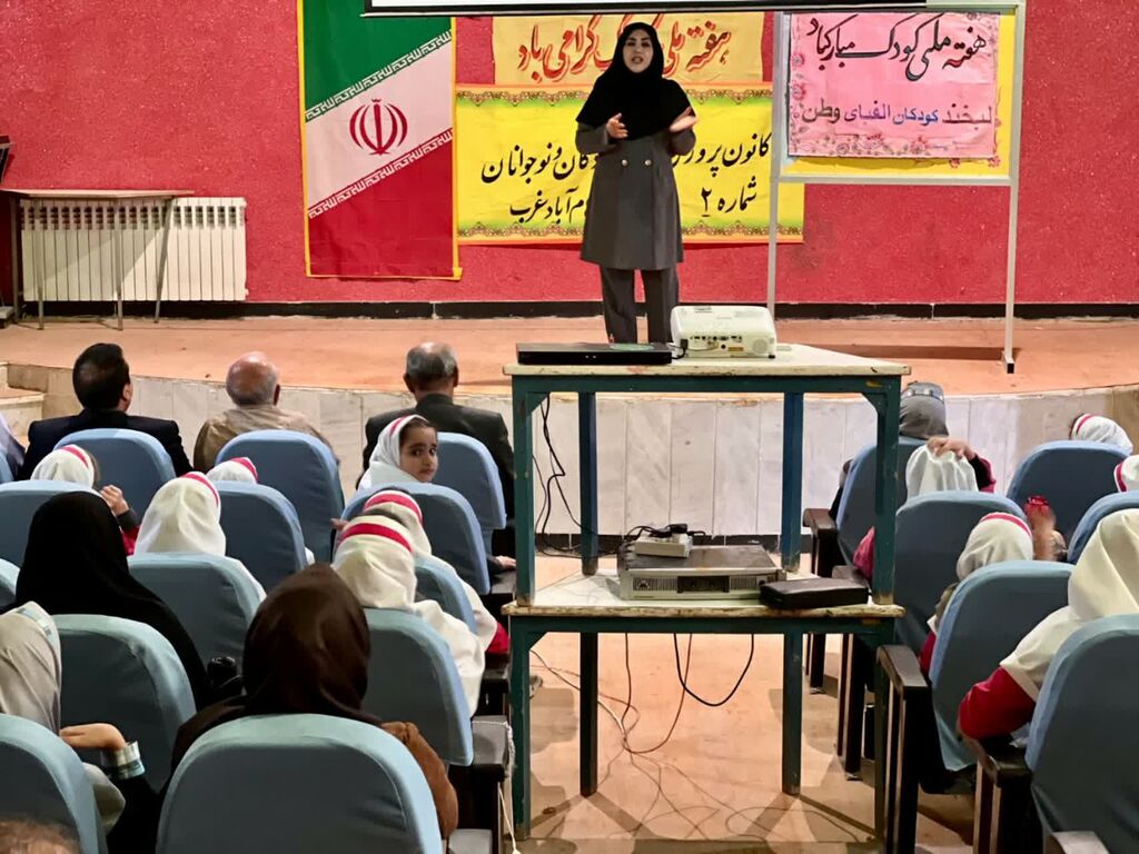 جشنهای هفته ملی کودک در مرکز شماره ۲ کانون اسلامآباد غرب با حضور کودکان و خانوادهها برگزار شد