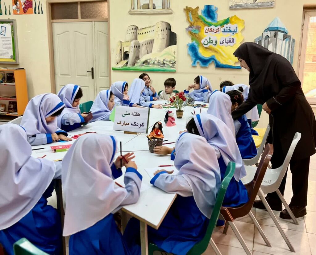 جشن‌های هفته ملی کودک در مرکز شماره ۲ کانون اسلام‌آباد غرب با حضور کودکان و خانواده‌ها برگزار شد