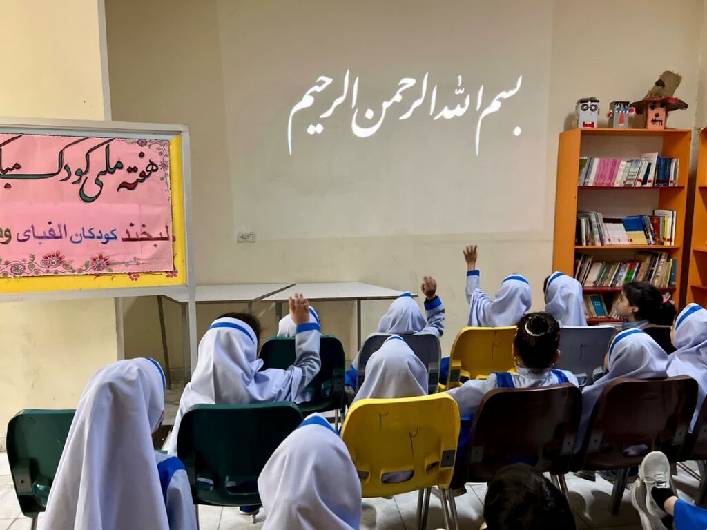 جشن‌های هفته ملی کودک در مرکز شماره ۲ کانون اسلام‌آباد غرب با حضور کودکان و خانواده‌ها برگزار شد