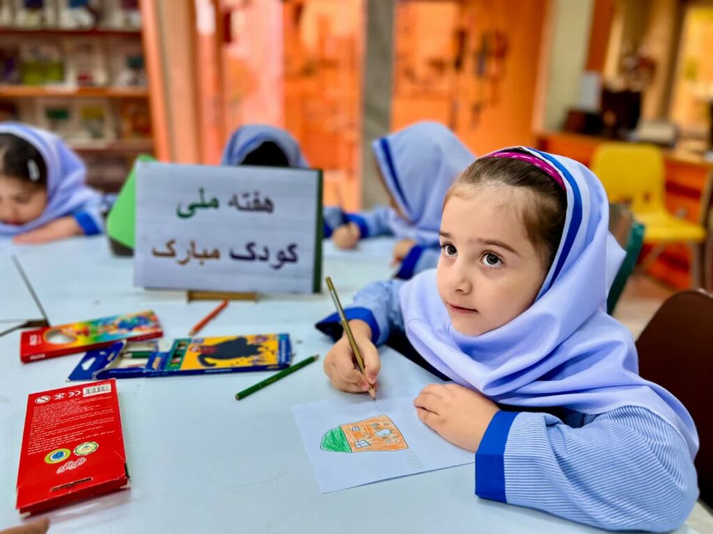 جشنهای هفته ملی کودک در مرکز شماره ۲ کانون اسلامآباد غرب با حضور کودکان و خانوادهها برگزار شد