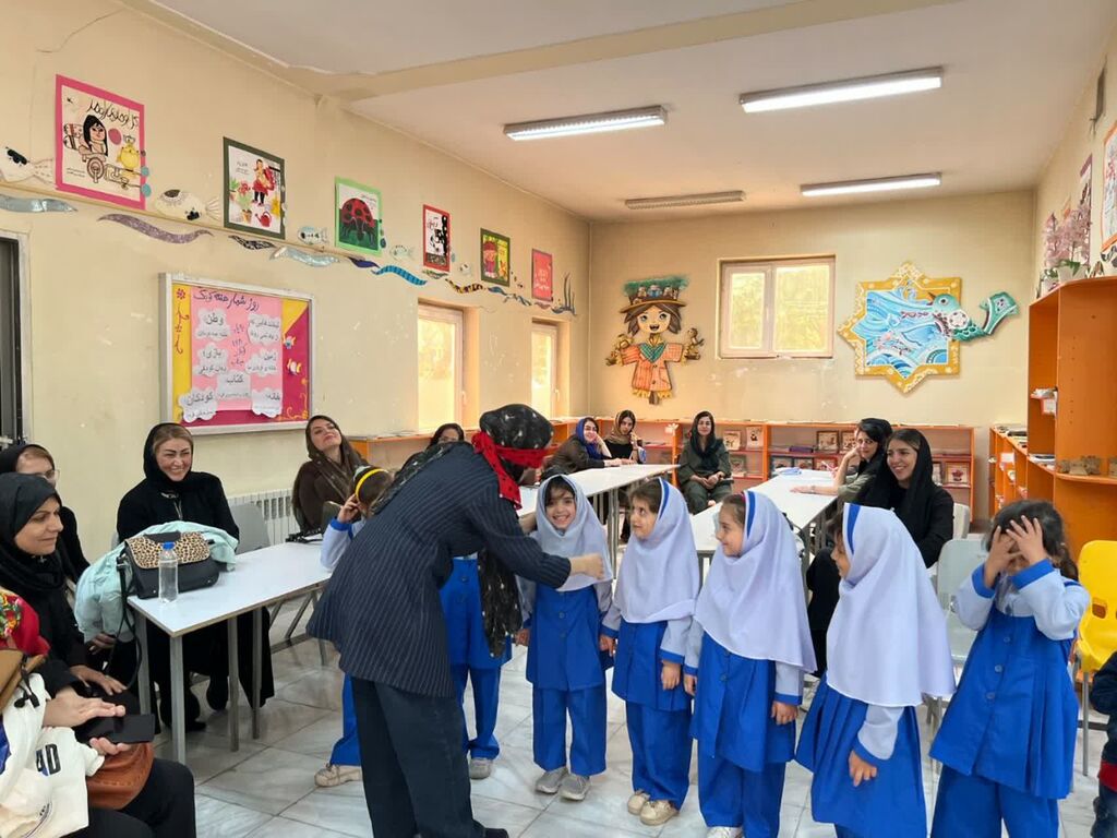 جشنهای هفته ملی کودک در مرکز شماره ۲ کانون اسلامآباد غرب با حضور کودکان و خانوادهها برگزار شد