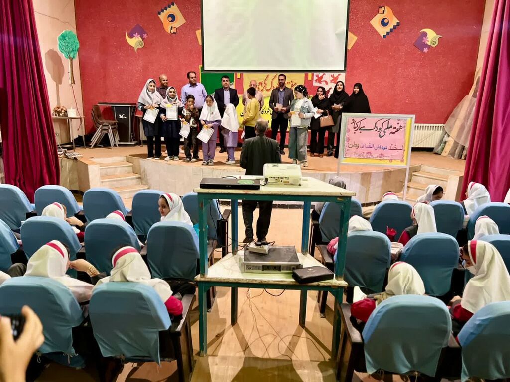 جشنهای هفته ملی کودک در مرکز شماره ۲ کانون اسلامآباد غرب با حضور کودکان و خانوادهها برگزار شد