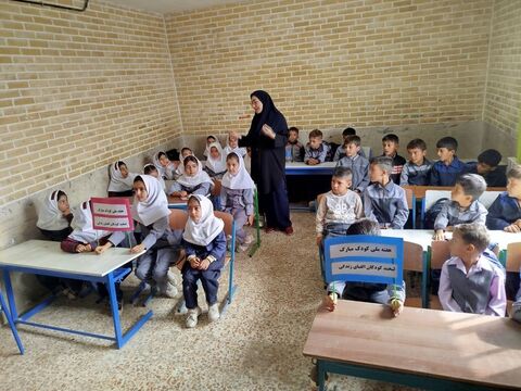 گزارش تصویری| اجرای برنامه‌های نشاط‌آفرین مرکز چهار کانون اردبیل در روستای صومعه و بنیاد کودک
