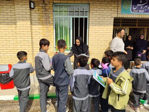 گزارش تصویری| اجرای برنامه‌های نشاط‌آفرین مرکز چهار کانون اردبیل در روستای صومعه و بنیاد کودک
