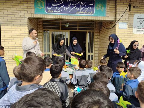 گزارش تصویری| اجرای برنامه‌های نشاط‌آفرین مرکز چهار کانون اردبیل در روستای صومعه و بنیاد کودک