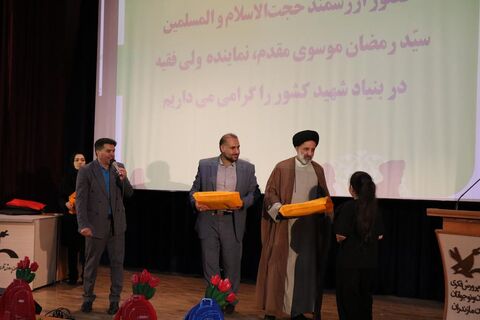 آیین تجلیل از فرزندان شهدای کودک و نوجوان در مازندران