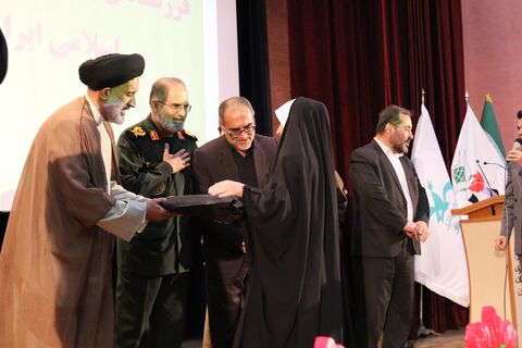آیین تجلیل از فرزندان شهدای کودک و نوجوان در مازندران