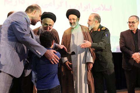 آیین تجلیل از فرزندان شهدای کودک و نوجوان در مازندران