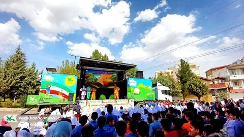 تماشاخانه سیار کانون در لرستان میهمان بچه های شهرستان دورود