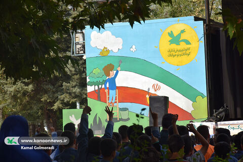 تماشاخانه سیار کانون در لرستان میهمان بچه های شهرستان دورود
