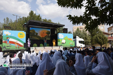 تماشاخانه سیار کانون در لرستان میهمان بچه های شهرستان دورود
