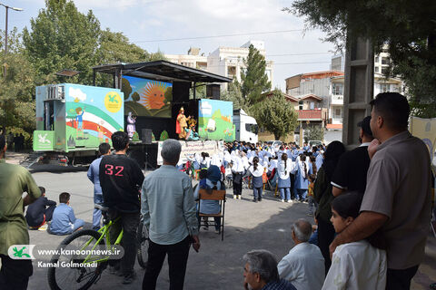 تماشاخانه سیار کانون در لرستان میهمان بچه های شهرستان دورود