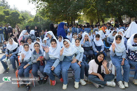 تماشاخانه سیار کانون در لرستان میهمان بچه های شهرستان دورود