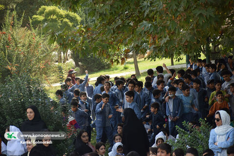 تماشاخانه سیار کانون در لرستان میهمان بچه های شهرستان دورود