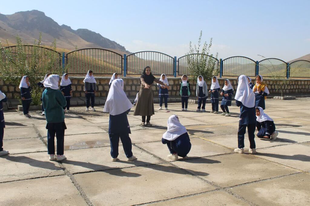 حضور «پیک امید» کانون شماره یک مهاباد در روستای سیدآباد