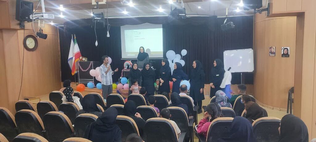 مراکز ۳ و ۱۴ ویژه‌برنامه‌ هفته ملی کودک را در بیمارستان محمد کرمانشاهی اجرا کردند