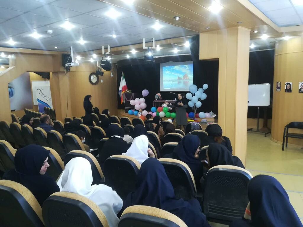 مراکز ۳ و ۱۴ ویژه‌برنامه‌ هفته ملی کودک را در بیمارستان محمد کرمانشاهی اجرا کردند