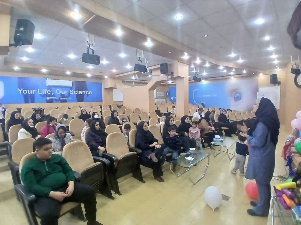 مراکز ۳ و ۱۴ ویژهبرنامه هفته ملی کودک را در بیمارستان محمد کرمانشاهی اجرا کردند