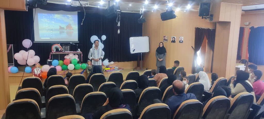 مراکز ۳ و ۱۴ ویژهبرنامه هفته ملی کودک را در بیمارستان محمد کرمانشاهی اجرا کردند