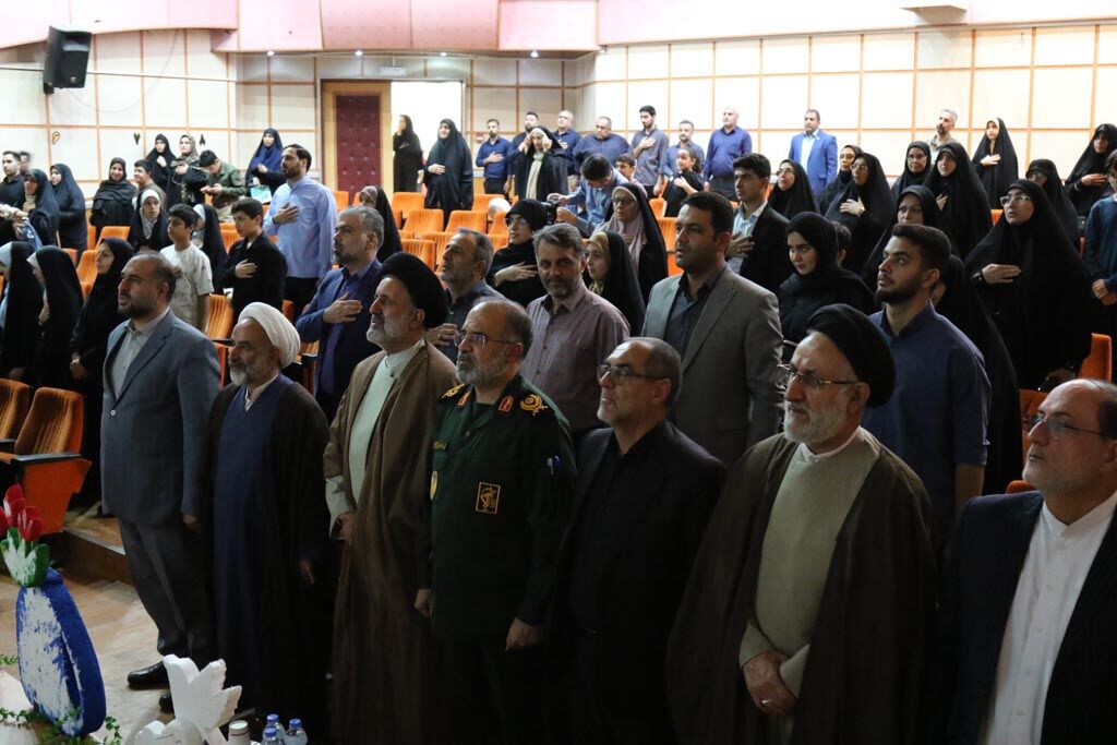 «نسل لالهها»؛ آیین تجلیل از فرزندان شهدای کودک و نوجوان در مازندران برگزار شد