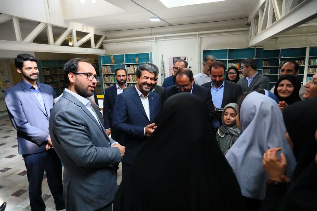 شگفتانه کانون پرورش فکری همدان برای استاندار؛ بازگشت به خاطرات شیرین کودکی