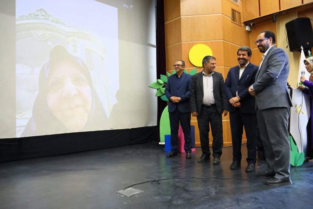 شگفتانه کانون پرورش فکری همدان برای استاندار
