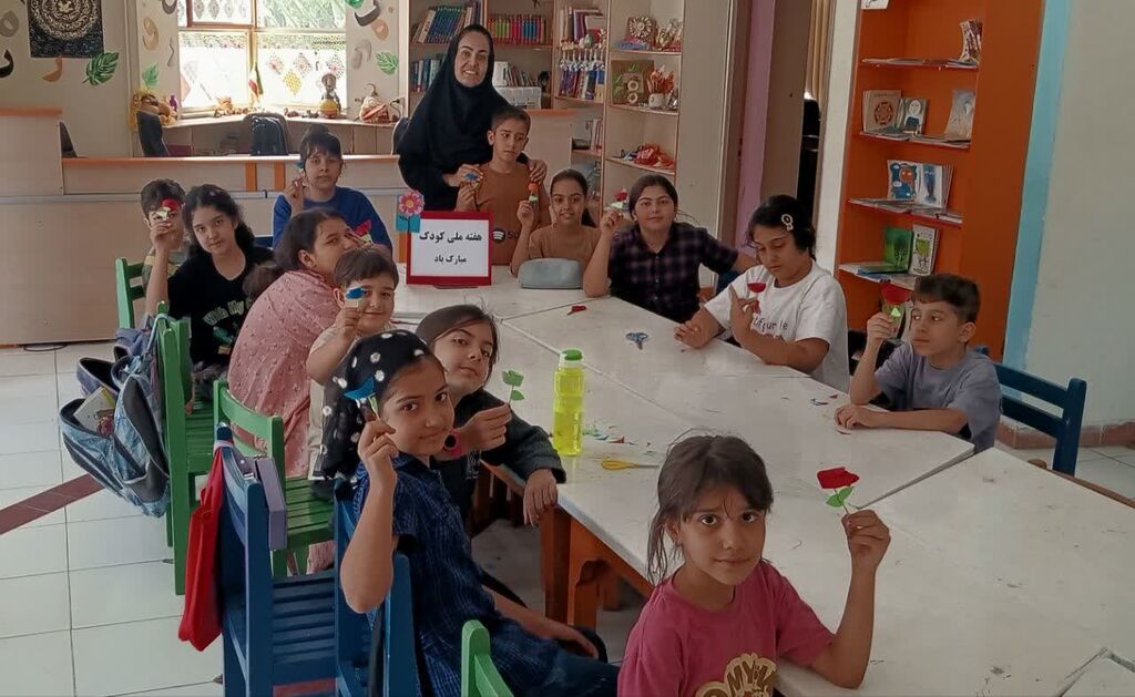 مرکز شماره ۷ کرمانشاه برنامه‌های هفته ملی کودک را در کانون و مدرسه برگزار کرد