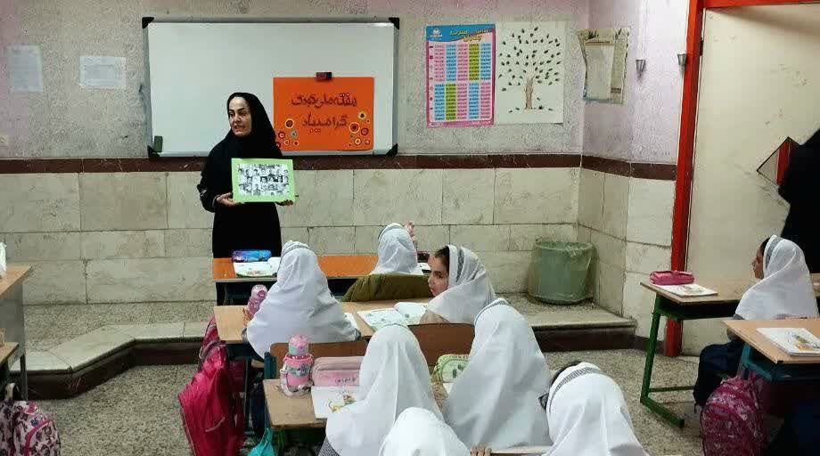 مرکز شماره ۷ کرمانشاه برنامه‌های هفته ملی کودک را در کانون و مدرسه برگزار کرد