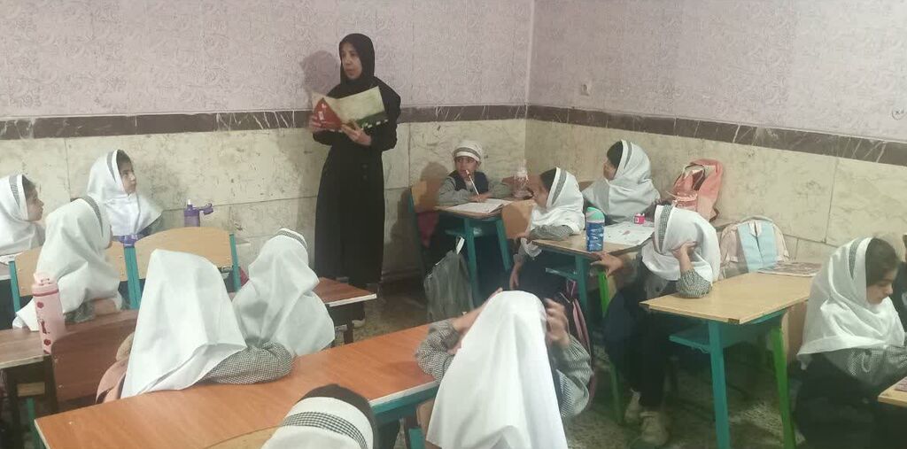 مرکز شماره ۷ کرمانشاه برنامه‌های هفته ملی کودک را در کانون و مدرسه برگزار کرد