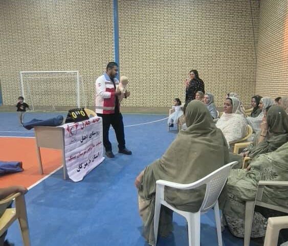 شور و نشاط کودکان روستای چاه دسدان در هفته ملی کودک؛ از قصه‌گویی و رنگ‌بازی تا آموزش‌های امدادی هلال احمر