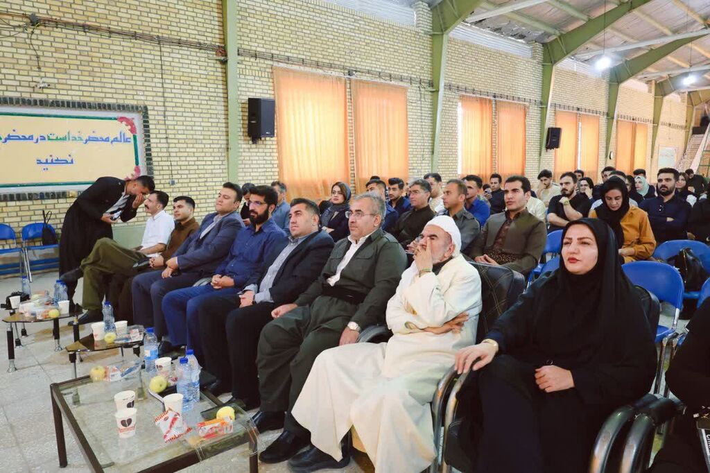 دف‌نوازان دختر کانون ثلاث باباجاجانی در آیین پاسداشت روز پرستار هنرنمایی کردند