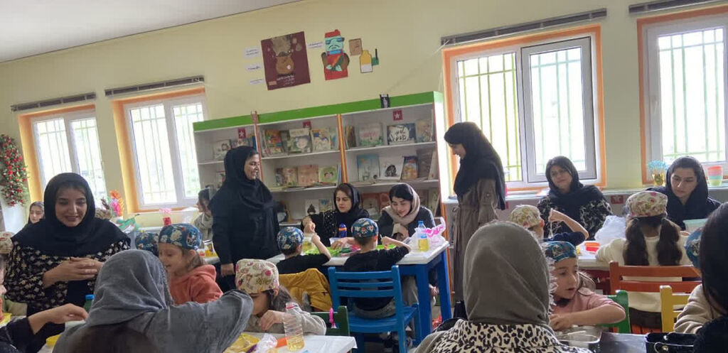 پخت «خوشمزه‌ترین کلوچه» در کارگاه مادر و کودک مرکز سردشت به روایت کتاب
