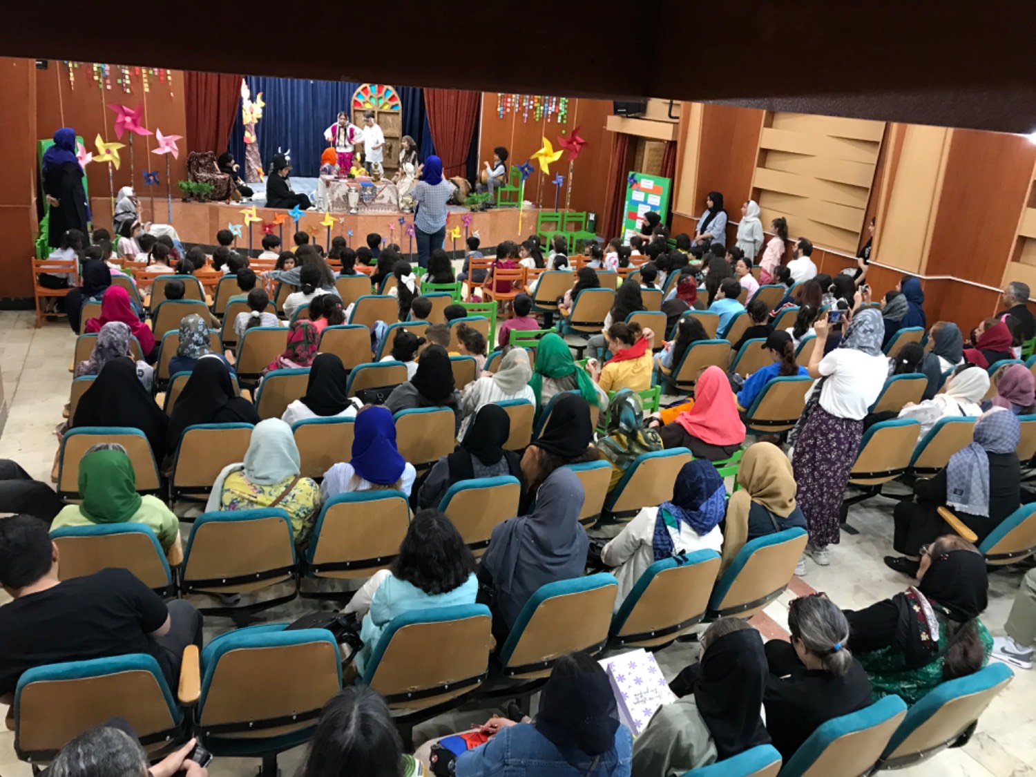 برگزاری مجموعه برنامه‌های هفته ملی کودک در مرکز فراگیر ۴۰