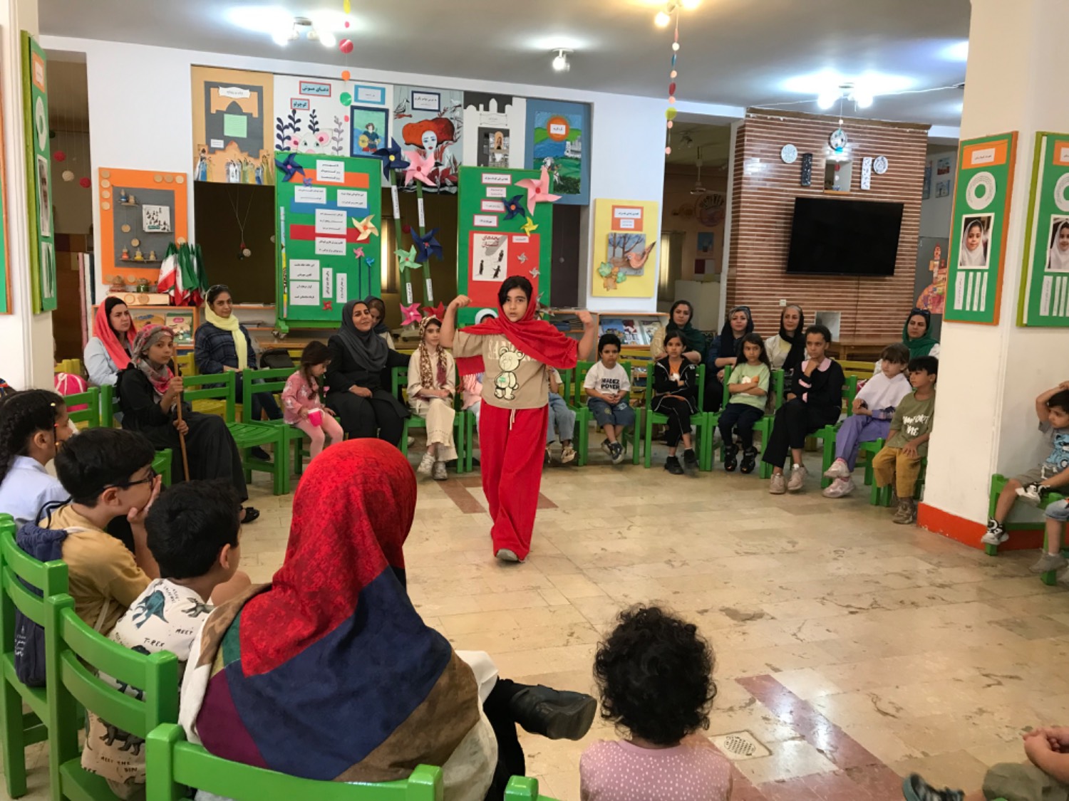 برگزاری مجموعه برنامه‌های هفته ملی کودک در مرکز فراگیر ۴۰