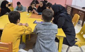 لبخند بر چهره کودکان طلاق با اجرای ویژه‌برنامه‌های فرهنگی کانون در «خانه مهر» مشهد