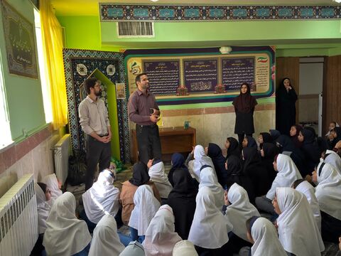 مدرسه شقایق گل محمدی