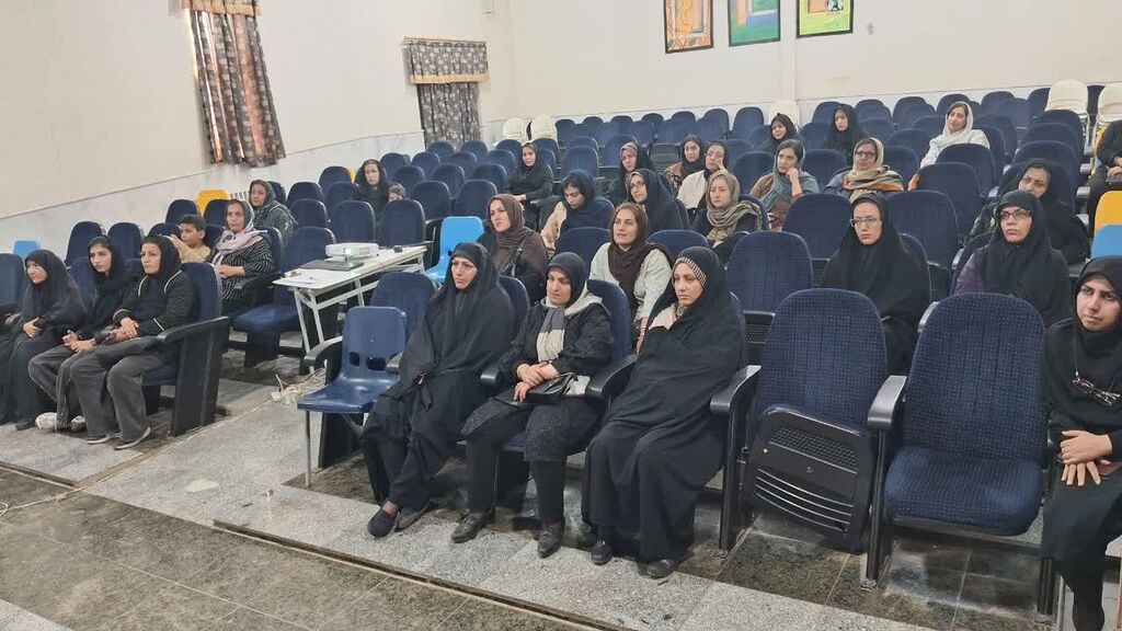 نشست «مهارتهای ارتباطی با همسر و فرزندان» در کانون کنگاور برگزار شد