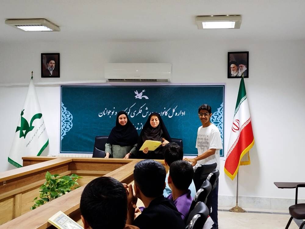 نوجوانان مرکز شماره سه ساری گواهینامه پویش جهانی جست‌وجوی سیارک‌ها را دریافت کردند
