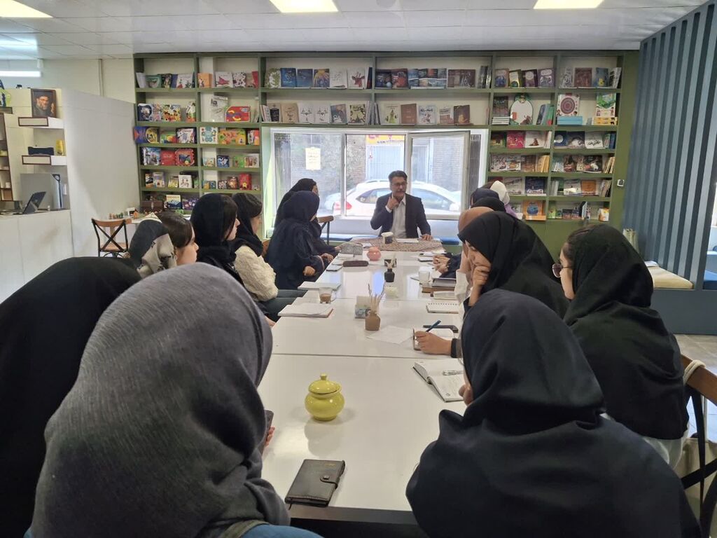 رویداد ادبی و هنری "هر ورقش دفتری است" با محوریت "گلستان سعدی" برگزار شد