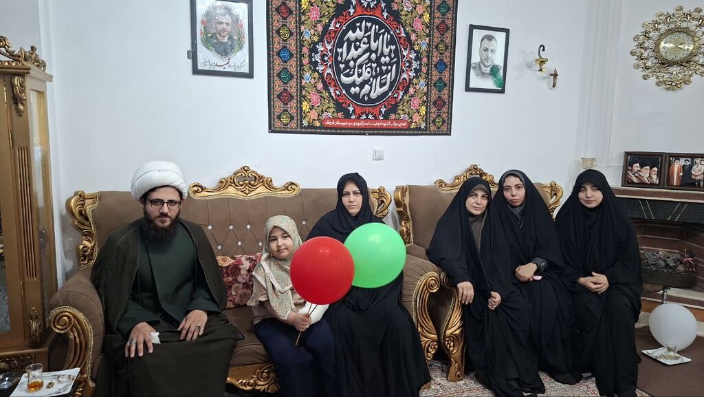 دیدار اعضای مرکزقرچک با خانواده شهید پوریا سیفی