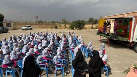 قصه، نمایش و شادی با پیک امید در روستاهای قزوین