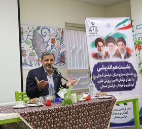 مطالبات کودکان و نوجوانان را پیگیری می‌کنم