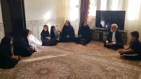 کودکان عضو کانون سرپل ذهاب میهمان خانواده شهید کمرخانی شدند