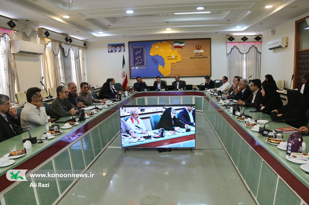 اهدای سند مرکز فرهنگی شبانکاره و تقدیر از تیم اجرایی هفته ملی کودک شهرستان بوشهر