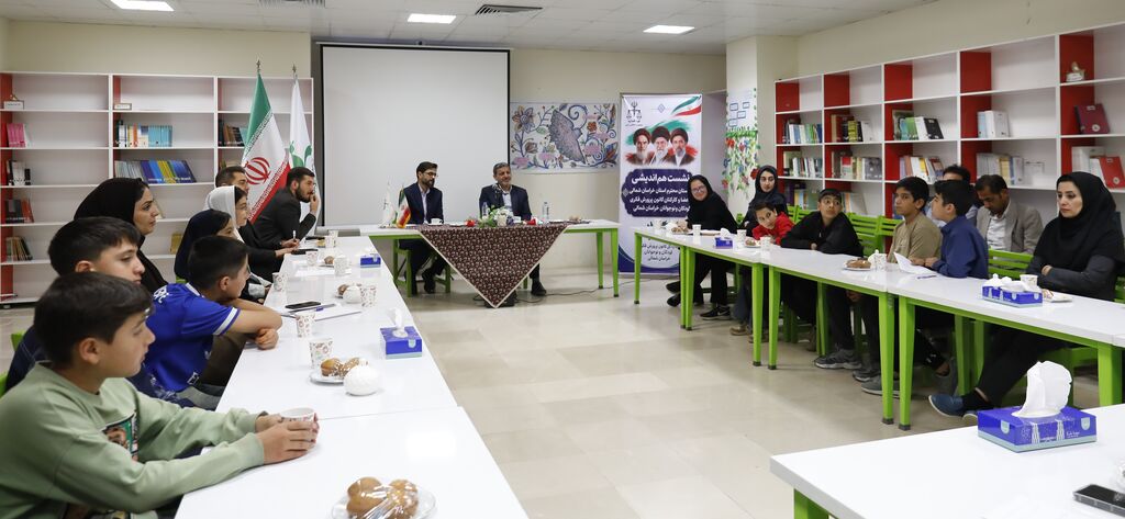 مطالبات کودکان و نوجوانان را پیگیری می‌کنم