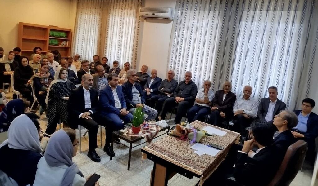 انجمن شعر و کتاب‌خوانی «دیار» با دبیری مربی کانون کرمانشاه آغاز به کار کرد