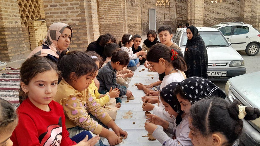 از قصه تا سفالگری؛ لبخند کودکان محمدیه در مسیر تحقق عدالت فرهنگی