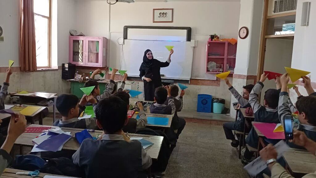 از هفته ملی کودک تا روز جهانی عصای سفید در مراکز کانون قزوین