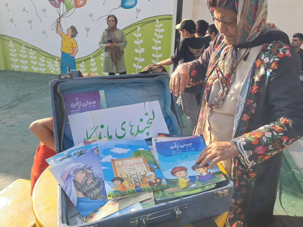 سفر «چمدان کتابِ» کانون آرادان به دنیای دانایی